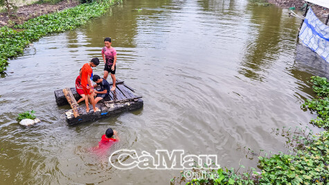 Giữ con an toàn giữa miền sông nước Giữ con an toàn giữa miền sông nước