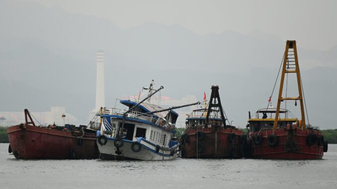 Thảm họa Vịnh Xanh 58: Lỗi tại “ông Trời”? Mọi chuyện đã sáng tỏ khi tìm thấy thuyền trưởng Thảm họa Vịnh Xanh 58: Lỗi tại “ông Trời”? Mọi chuyện đã sáng tỏ khi tìm thấy thuyền trưởng