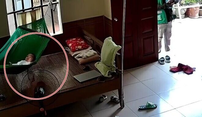 Con nằm một mình trên võng, mẹ Việt xem camera thì nghẹn ngào khi thấy hành động của shipper Con nằm một mình trên võng, mẹ Việt xem camera thì nghẹn ngào khi thấy hành động của shipper