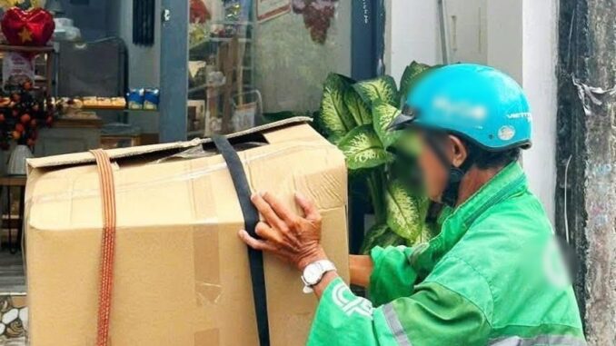 Xót xa hình ảnh cuối cùng của bác tài xế xe ôm trước khi bị sát hại: Ca nước, cặp lồng cơm vẫn treo trên xe…