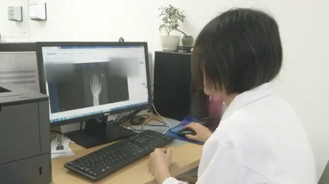 Bé gái 6 tuổi dậy thì sớm vì nửa năm uống loại sữa nhiều bố mẹ “đua nhau” mua cho con Bé gái 6 tuổi dậy thì sớm vì nửa năm uống loại sữa nhiều bố mẹ “đua nhau” mua cho con