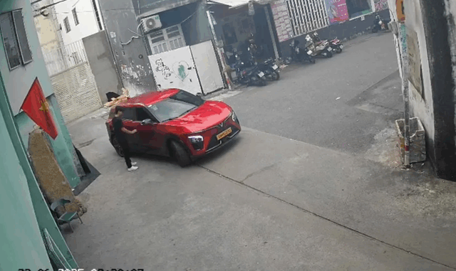 Vụ nam sinh lớp 10 mất tích sau khi lên xe taxi: Đã được chuộc về từ Campuchia, tình trạng hiện bất ổn Vụ nam sinh lớp 10 mất tích sau khi lên xe taxi: Đã được chuộc về từ Campuchia, tình trạng hiện bất ổn