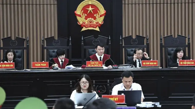 Diễn biến bất ngờ tại phiên xét xử chủ tịch Tập đoàn Phúc Sơn và người liên quan Diễn biến bất ngờ tại phiên xét xử chủ tịch Tập đoàn Phúc Sơn và người liên quan