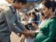 Cậu sinh viên nghèo nhường ghế tàu hạng nhất cho phụ nữ mang thai: Không ngờ bước ngoặt cuộc đời cậu chuyển đổi từ giây phút này…