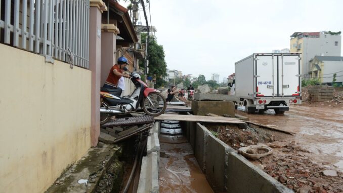 Hà Nội rà soát lại dự án làm đường cao hơn nền nhà dân 1m Hà Nội rà soát lại dự án làm đường cao hơn nền nhà dân 1m