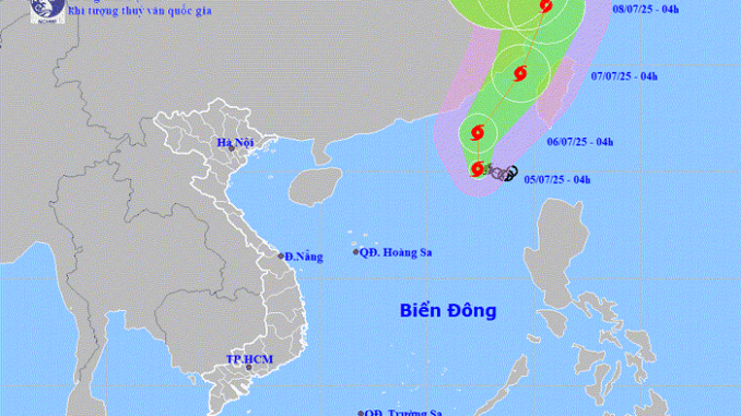 Bão số 2 giật cấp 10, gây biển động mạnh ở phía Đông Bắc Biển Đông Bão số 2 giật cấp 10, gây biển động mạnh ở phía Đông Bắc Biển Đông