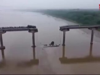 Camera ghi lại toàn bộ v-ụ s-ập cầu khiến hàng trăm người thuong-vong, chỉ trong tích tắc đúng 10s….