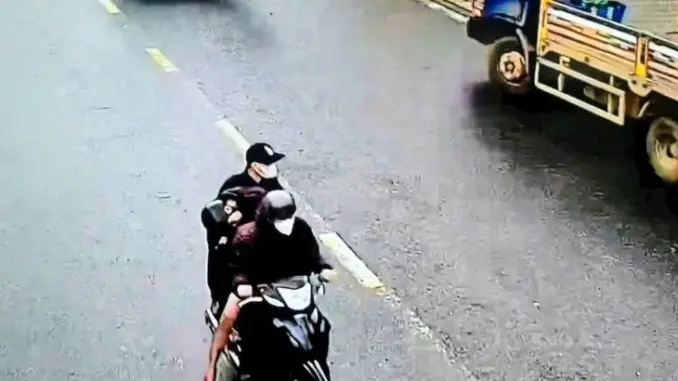 Truy bắt nhóm thanh niên đ:âm người t:ử vo:ng rồi đưa đến bệnh viện cấp cứu Truy bắt nhóm thanh niên đ:âm người t:ử vo:ng rồi đưa đến bệnh viện cấp cứu