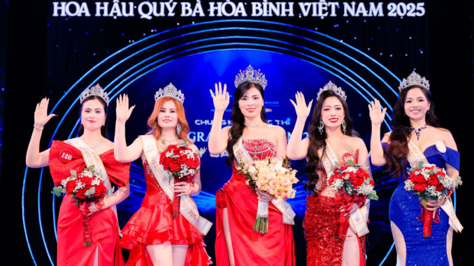 Bà xã của ‘1 trong 3 giáo sư trẻ nhất Việt Nam năm 2022’ đăng quang hoa hậu