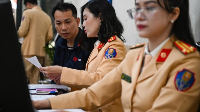 Thi lý thuyết lái xe sẽ dùng 600 câu hỏi mới từ tháng 6 để tránh ‘học mẹo, học vẹt’ Thi lý thuyết lái xe sẽ dùng 600 câu hỏi mới từ tháng 6 để tránh ‘học mẹo, học vẹt’