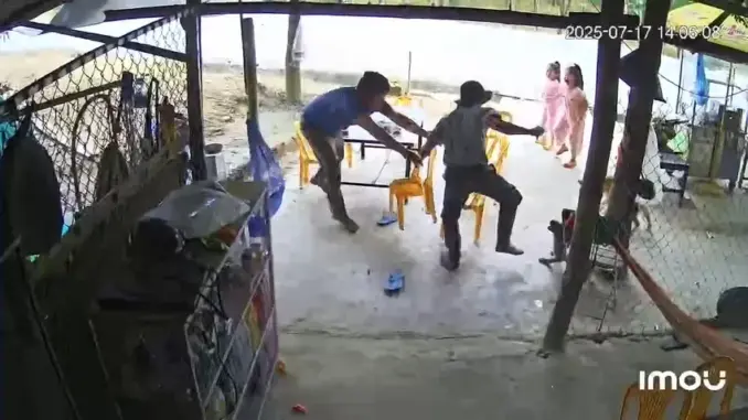 Bị vợ chửi vì ngồi quán nước, người đàn ông mang hung khí đến đâm chủ quán Bị vợ chửi vì ngồi quán nước, người đàn ông mang hung khí đến đâm chủ quán