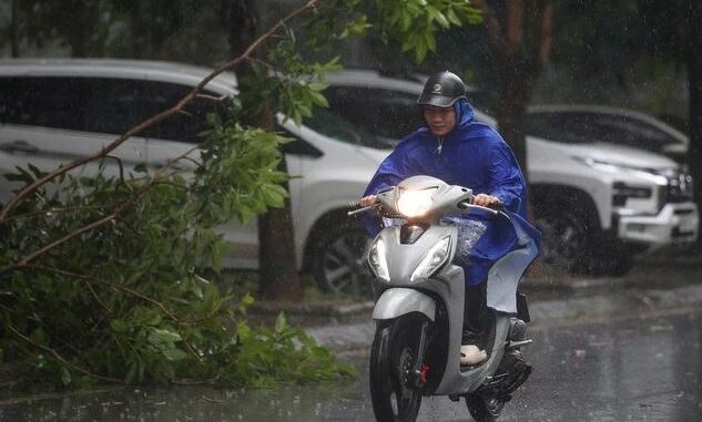 Chỉ còn mấy tiếng nữa thôi, bà con Hà Nội đang vô cùng lo lắng Chỉ còn mấy tiếng nữa thôi, bà con Hà Nội đang vô cùng lo lắng
