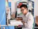 Người mẹ không biết chữ, làm thủ tục gì cũng phải điểm chỉ vân tay b;;ật khóc, cha r;;un rẩy khi nghe tin con trai là thủ khoa toàn quốc thi tốt nghiệp THPT 2025
