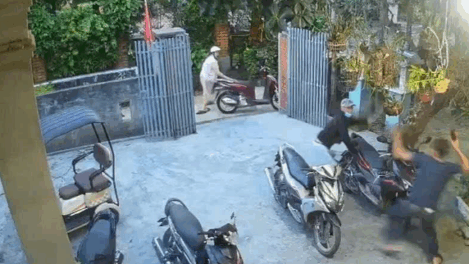 Xông vào nhà dùng hung khí tấn công làm một người tử vong Xông vào nhà dùng hung khí tấn công làm một người tử vong