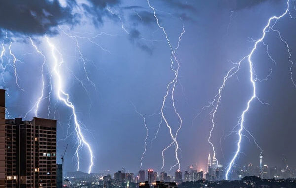 Hà Nội: Nữ công nhân tử vong do bị sét đánh trên đường về nhà Hà Nội: Nữ công nhân tử vong do bị sét đánh trên đường về nhà