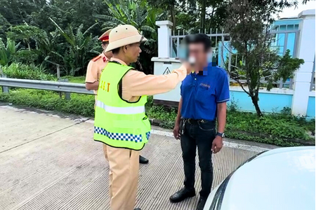 Uống rượu trước khi lái xe, tài xế vẫn chở 45 khách du lịch trên cao tốc Uống rượu trước khi lái xe, tài xế vẫn chở 45 khách du lịch trên cao tốc