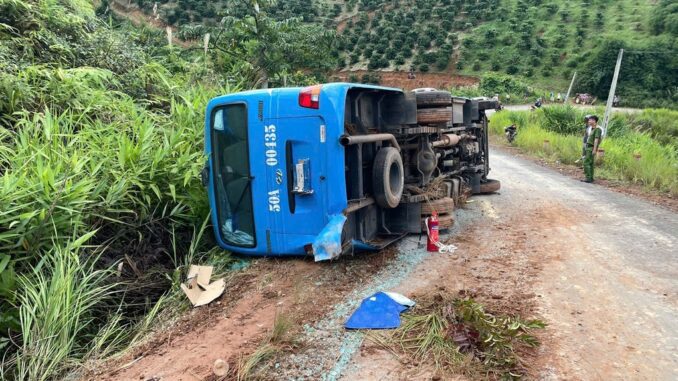 Quá khungkhiep, lật xe khách chở 19 sinh viên ở Lâm Đồng, nguyên nhân đã được tài xế nói hết