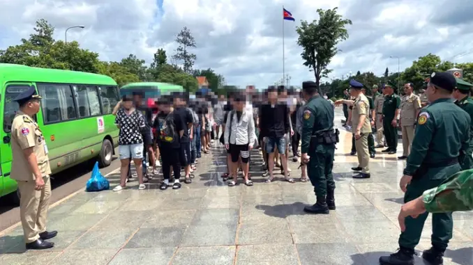 Tiếp nhận 85 công dân liên quan lừa đảo trực tuyến ở Campuchia