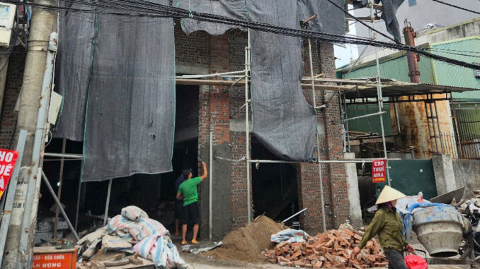 Nhà xưởng ‘mọc’ trên đất nông nghiệp Hà Nội: Chủ tịch phường hứa xử lý quyết liệt