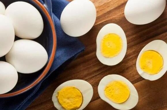 Các bác sĩ cảnh báo: Cách ăn trứng luộc này gây tắc nghẽn mạch máu, nhiều người vẫn vô tư làm mỗi ngày Các bác sĩ cảnh báo: Cách ăn trứng luộc này gây tắc nghẽn mạch máu, nhiều người vẫn vô tư làm mỗi ngày