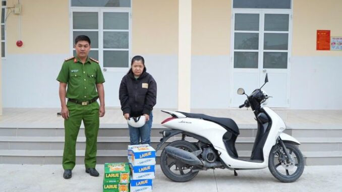 Người phụ nữ c:ướp gi:ật 20 thùng bia trong 10 ngày Người phụ nữ c:ướp gi:ật 20 thùng bia trong 10 ngày