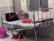 Đoạn clip 9 giây của em bé sơ sinh nằm một mình trong viện, hành động của con khiến ai nấy bần thần