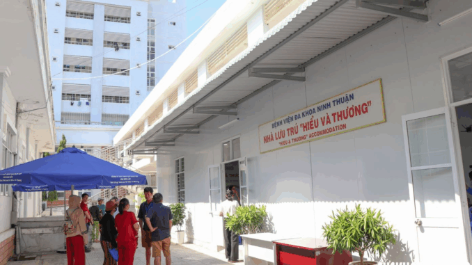 Một mái nhà giữa những ngày giông bão: Bệnh viện mở khu lưu trú miễn phí cho người nghèo Một mái nhà giữa những ngày giông bão: Bệnh viện mở khu lưu trú miễn phí cho người nghèo