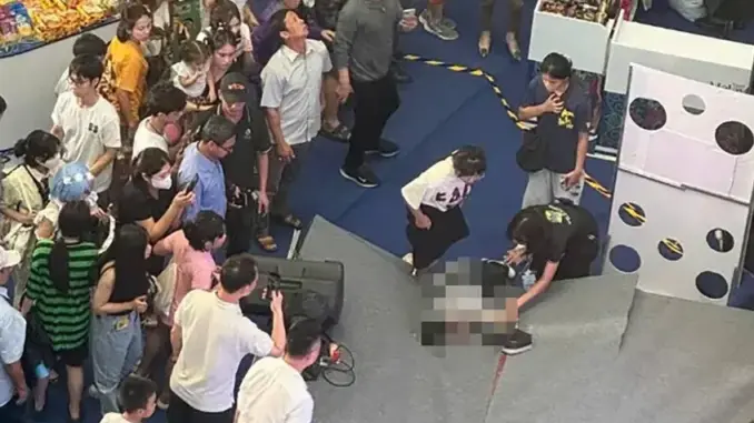 Người đàn ông gặp nạn TTTM Aeon Mall Long Biên: Hiện trường amanh, nhân chứng kể về tiếng "rầm" rất lớn