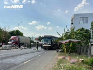 Va chạm với xe khách, 2 người đi xe máy tử vong