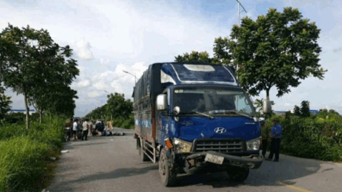 Thương tâm: Vợ chồng gặp nạn tử vong sau khi va chạm với ô tô tải Thương tâm: Vợ chồng gặp nạn tử vong sau khi va chạm với ô tô tải