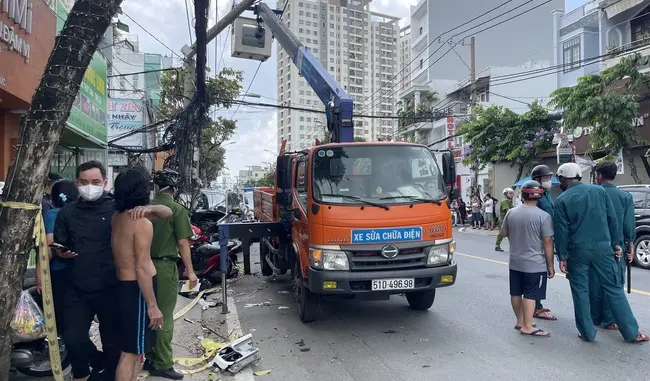 Tài xế nghi đột quỵ, ô tô gây tai nạn nghiêm trọng Tài xế nghi đột quỵ, ô tô gây tai nạn nghiêm trọng