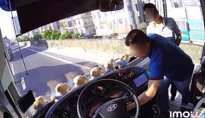 Vụ rút chìa xe khách trên đường vành đai 3: Tạm giữ hình sự tài xế xe 7 chỗ Vụ rút chìa xe khách trên đường vành đai 3: Tạm giữ hình sự tài xế xe 7 chỗ