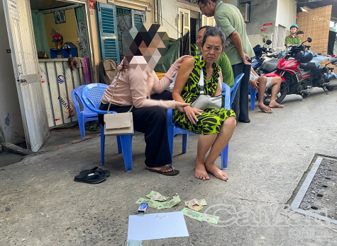 Bắt quả tang đối tượng mua bán trái phép chất ma túy Bắt quả tang đối tượng mua bán trái phép chất ma túy