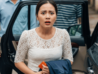 Vợ tự hào khi thấy chồng tặng bố vợ ô tô 700 triệu, nào ngờ tí//m tá//i phát hiện â//m m//ưu k/inh hoà//ng khi thấy thứ trong túi áo anh…