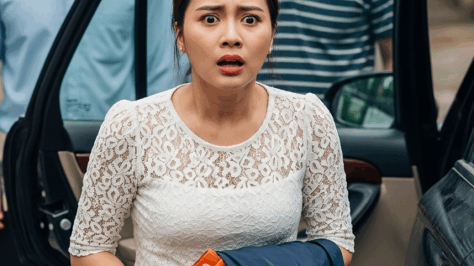Vợ tự hào khi thấy chồng tặng bố vợ ô tô 700 triệu, nào ngờ tí//m tá//i phát hiện â//m m//ưu k/inh hoà//ng khi thấy thứ trong túi áo anh…