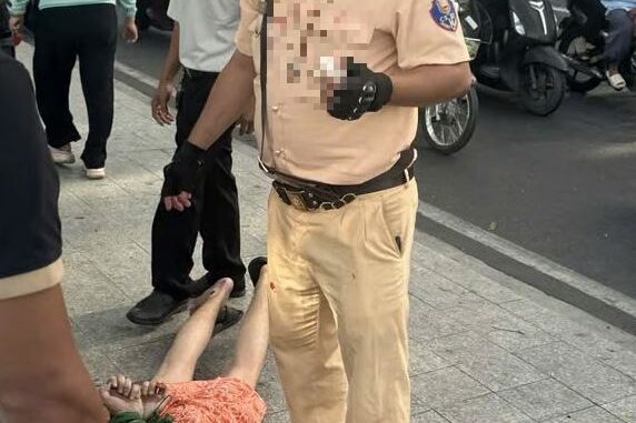 Một cảnh sát giao thông bị thanh niên người Nga tấn công ở Nha Trang
