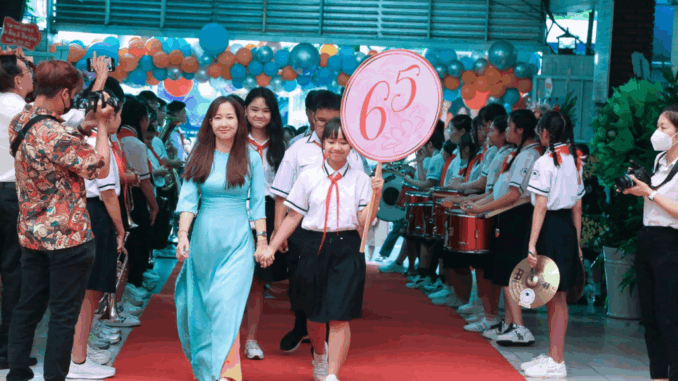Bảng lương giáo viên THCS, THPT 2026 dự kiến tăng vượt trội dù chưa có phụ cấp, nhiều thầy cô nhận lương 26 triệu Bảng lương giáo viên THCS, THPT 2026 dự kiến tăng vượt trội dù chưa có phụ cấp, nhiều thầy cô nhận lương 26 triệu