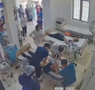 45 phút nghẹt thở cứu người đàn ông bất ngờ ngừng tim khi chờ khám bệnh 45 phút nghẹt thở cứu người đàn ông bất ngờ ngừng tim khi chờ khám bệnh