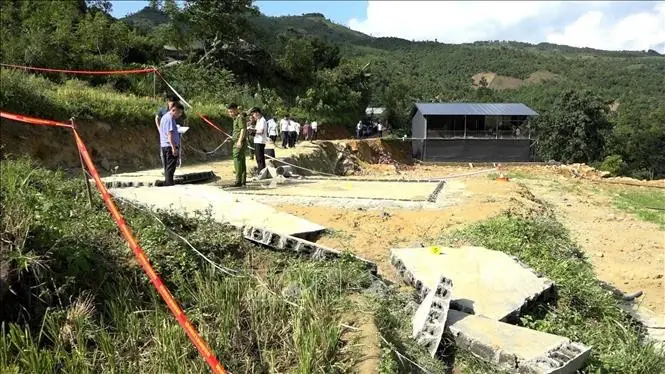 Đi chăn trâu, 4 người ngồi tránh nóng tại khu bể chứa nước nuôi cá bất ngờ tường sập, 2 mẹ con tử vong thương tâm