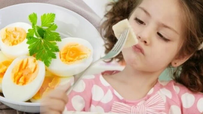 Ăn trứng luộc sai cách, cậu bé 4 tuổi không may “về với mây trời”: Bài học đắt giá cho gia đình có con nhỏ Ăn trứng luộc sai cách, cậu bé 4 tuổi không may “về với mây trời”: Bài học đắt giá cho gia đình có con nhỏ