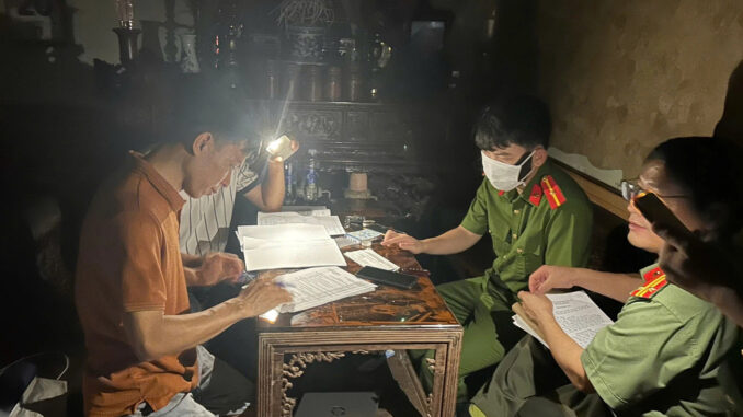Công an Phú Thọ thu giữ hàng tấn thịt lợn b:ốc m:ùi, chủ cơ sở khai định làm lạp xưởng