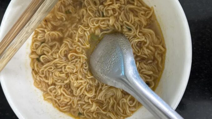 Những người tuyệt đối không nên ăn mì tôm