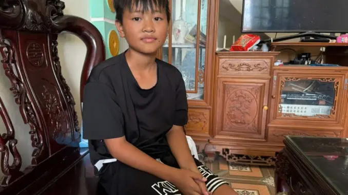 ‘Người hùng nhí’ ở Ninh Bình kể phút lao mình xuống kênh cứu em nhỏ ‘Người hùng nhí’ ở Ninh Bình kể phút lao mình xuống kênh cứu em nhỏ