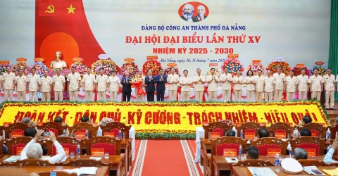 Thiếu tướng Nguyễn Hữu Hợp làm Bí thư Đảng ủy Công an thành phố Đà Nẵng Thiếu tướng Nguyễn Hữu Hợp làm Bí thư Đảng ủy Công an thành phố Đà Nẵng