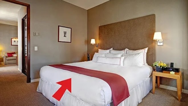 Vì sao khách sạn nào cũng để tấm khăn trải ngang giường: 90% khách hàng không biết sử dụng