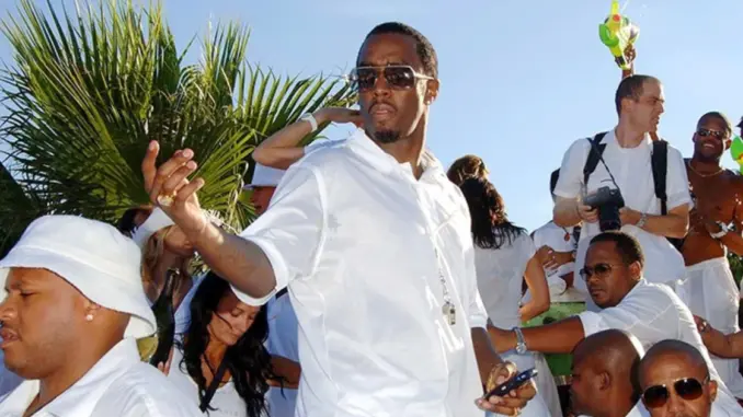 Ông trùm Diddy: Nộp đơn xin tha, lộ tin Trump "bật đèn xanh"? Ông trùm Diddy: Nộp đơn xin tha, lộ tin Trump "bật đèn xanh"?