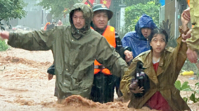 Miền Bắc mưa RẤT LỚN, 4 tỉnh nguy cơ lũ quét và sạt lởMiền Bắc mưa RẤT LỚN, 4 tỉnh nguy cơ lũ quét và sạt lở Miền Bắc mưa RẤT LỚN, 4 tỉnh nguy cơ lũ quét và sạt lởMiền Bắc mưa RẤT LỚN, 4 tỉnh nguy cơ lũ quét và sạt lở