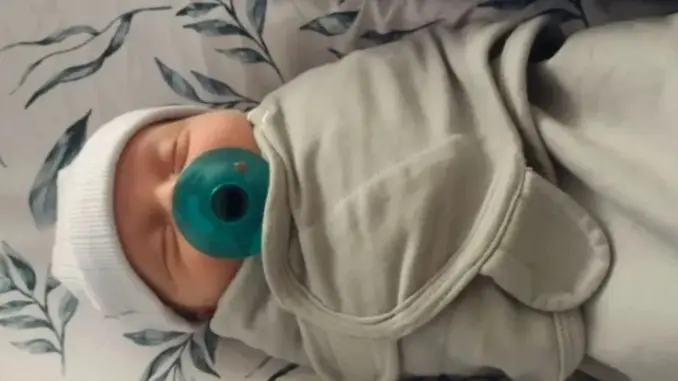 Em bé ‘lớn tuổi nhất thế giới’ vừa chào đời Em bé ‘lớn tuổi nhất thế giới’ vừa chào đời
