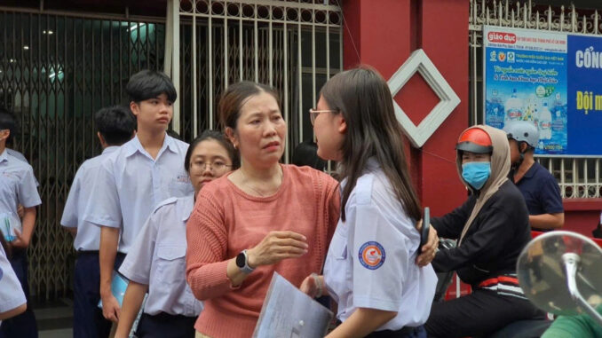 Nhiều thí sinh đủ điểm vẫn trượt đại học năm nay