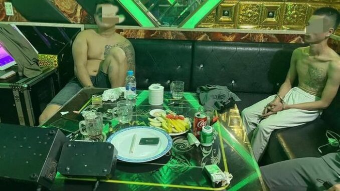 Bí mật sau cánh cửa phòng hát VIP 5 ở karaoke P.S
